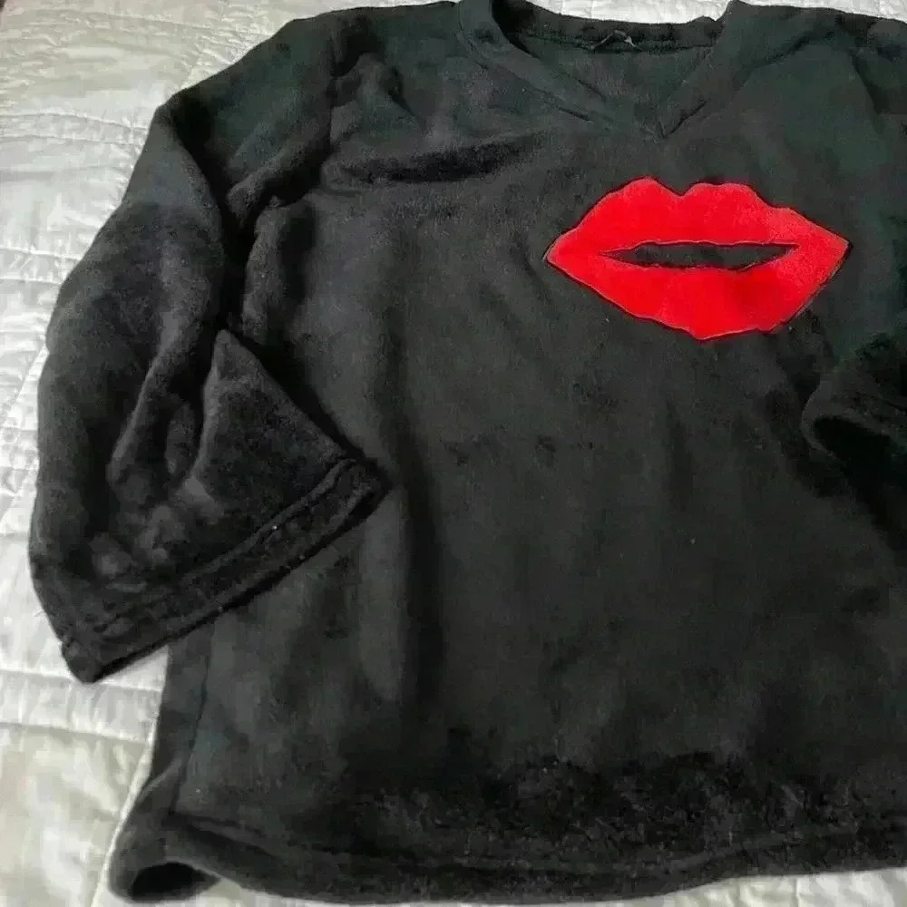Y2K Black micro fleece sweater Just Love women’s 3xl red lips graphic front - Picture 3 of 4